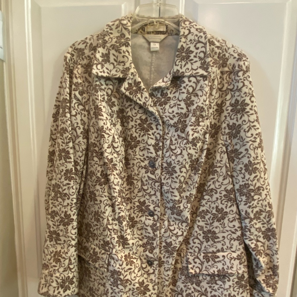 CJ Banks 1X Brown/Tan floral pattern jacket with 2 front pockets
